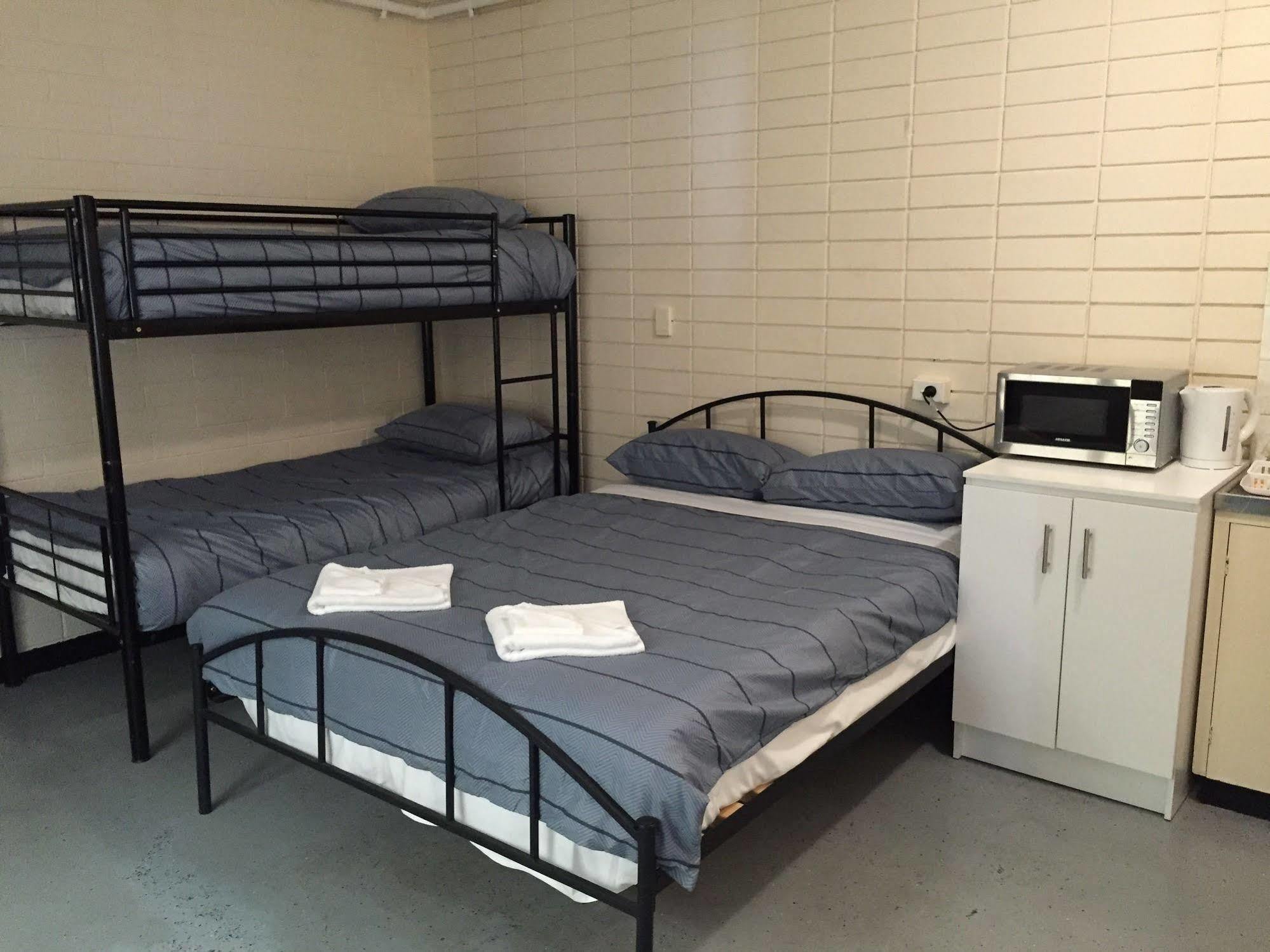 แอดิเลด แบ็กแพกเกอร์ ฮินด์ลีย์ สตรีท Hostel ภายนอก รูปภาพ