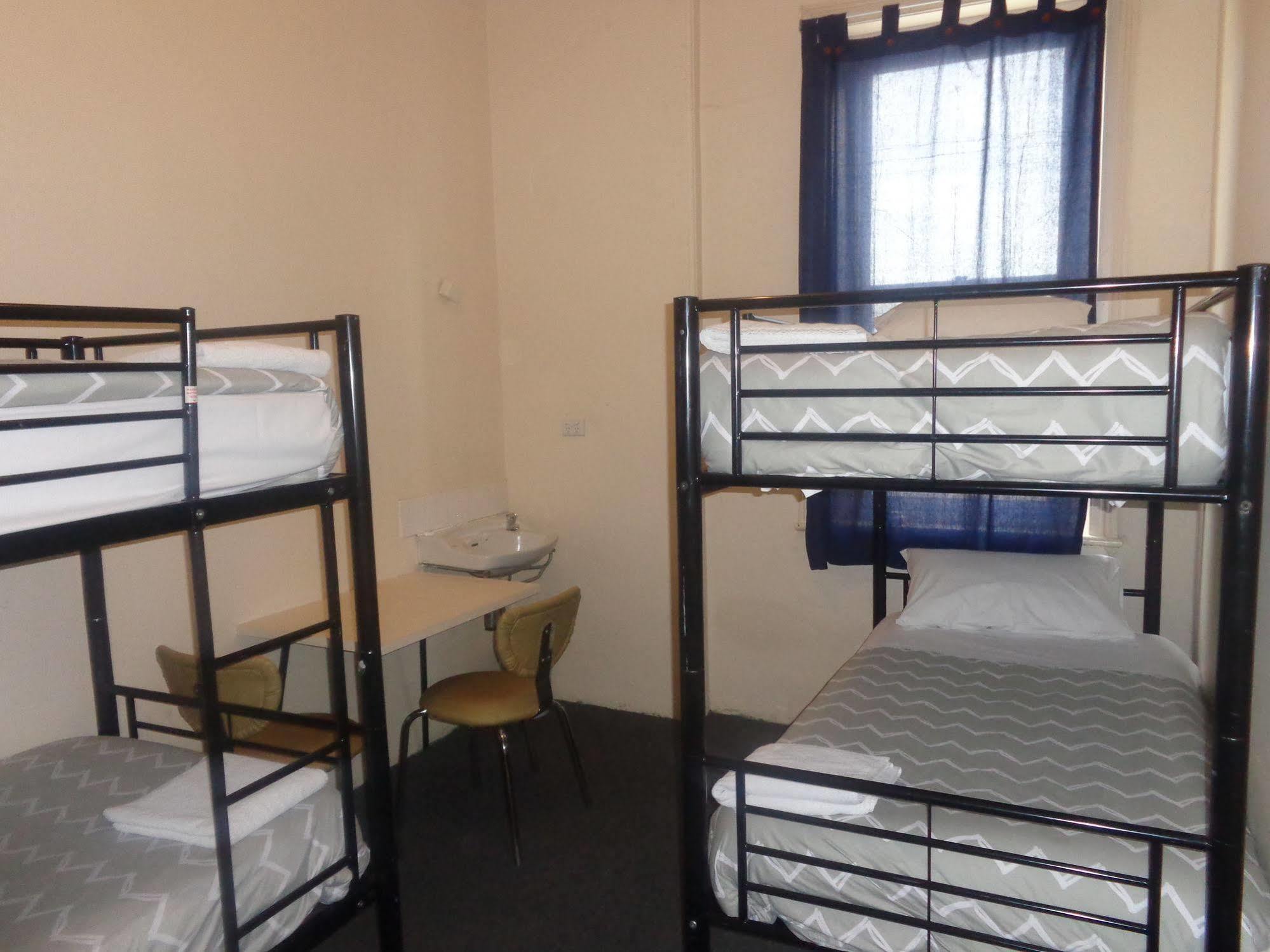 แอดิเลด แบ็กแพกเกอร์ ฮินด์ลีย์ สตรีท Hostel ภายนอก รูปภาพ